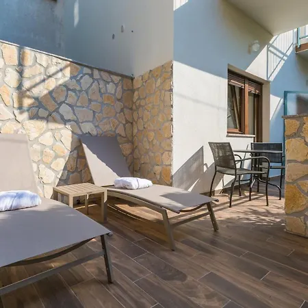 Center Apartment *