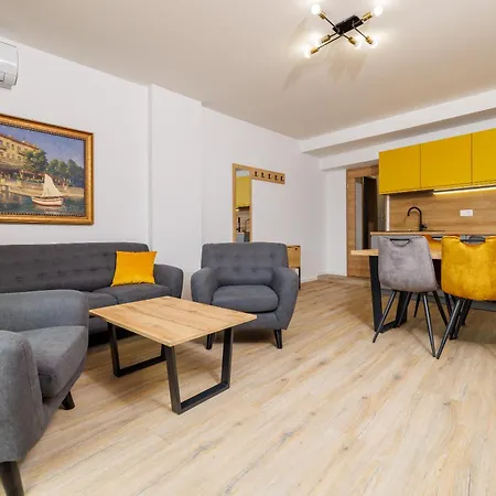 Center Apartment *